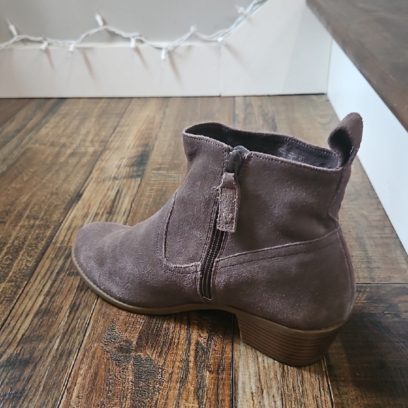 Vionic Women's Buttery Soft‎ Suede Leather Ankle Boots - Picture 8 of 10